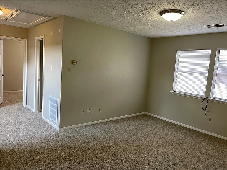 3118 Redcliff Dr — Photo 20