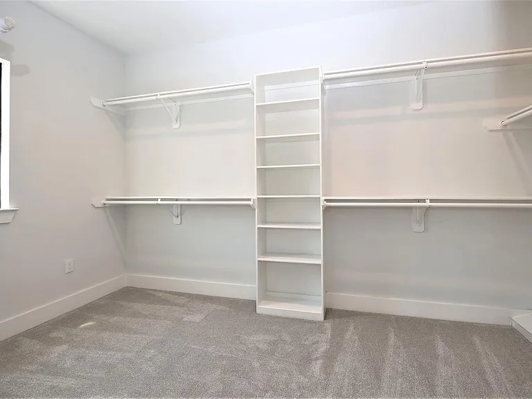 816 W 22nd St — Photo 12