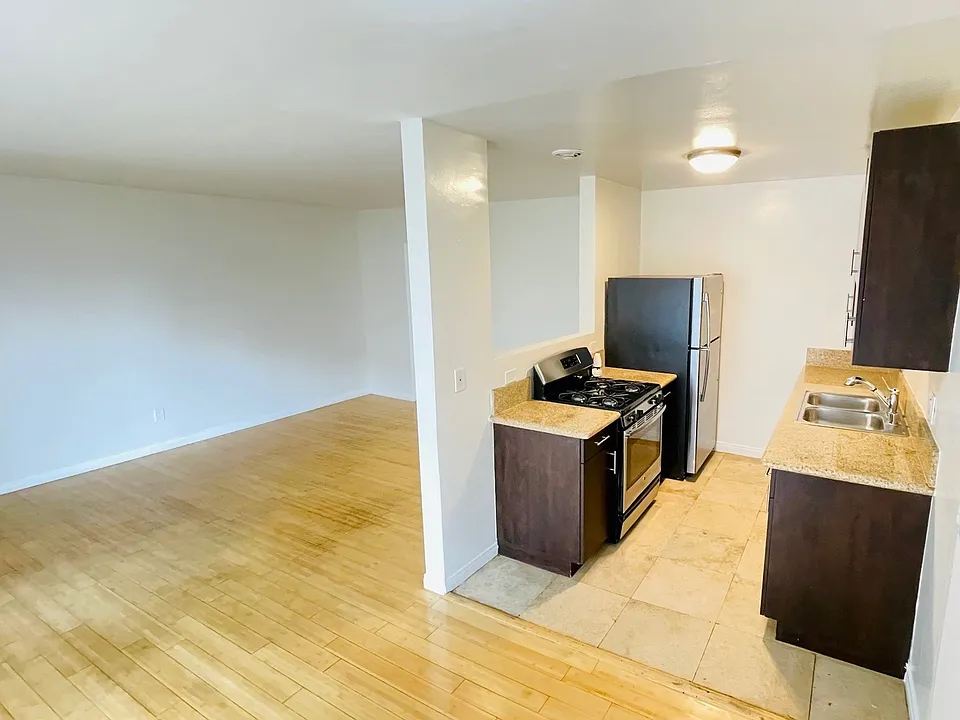 1326 N Flores Ave #20