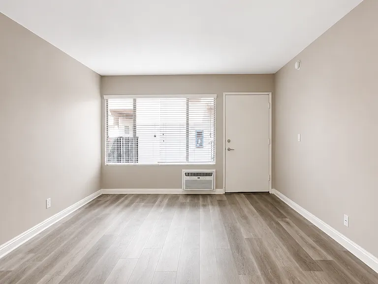 Reseda Apartments | 7650 Reseda Blvd — Photo 24