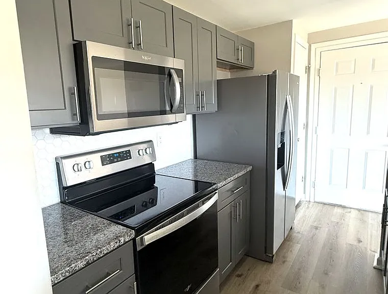 1604 Arlyn Cir #J — Photo 8