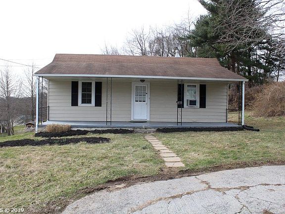 2nd image of 506 Hill St NE