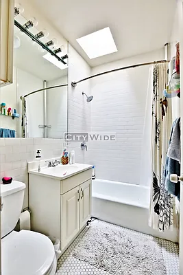 Rented by City Wide Apartments | media 2