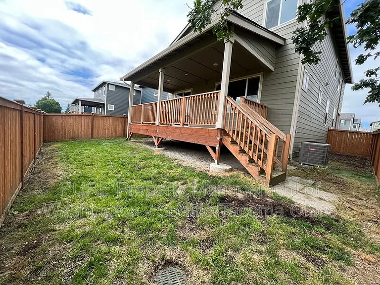 910 Burwood St SE — Photo 31