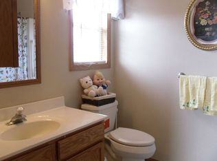 5211 Summer Hawk Rd, Machesney Park, IL 61115