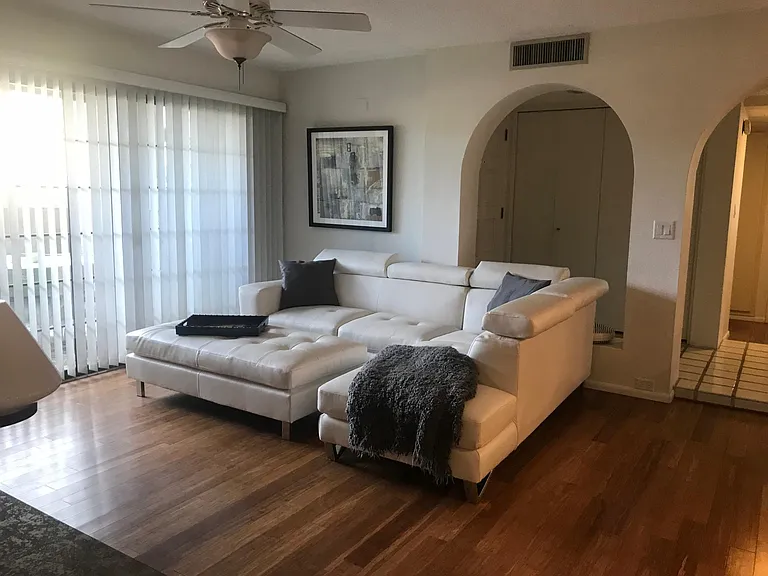 7557 N Dreamy Draw Dr — Photo 1