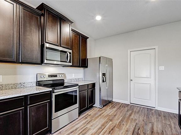 5th image of 116 Continental Ave