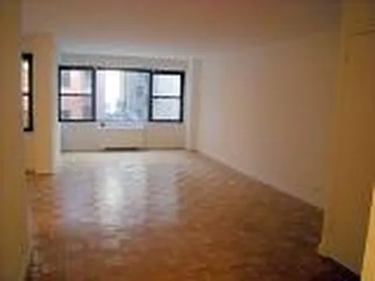 Sold by Manhattan Boutique Real Estate | media 20