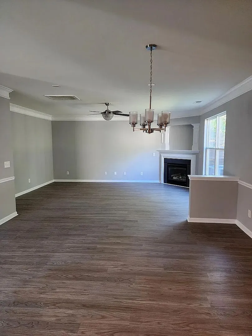 Room in 4 Bedroom Home in Charlotte — Photo 2