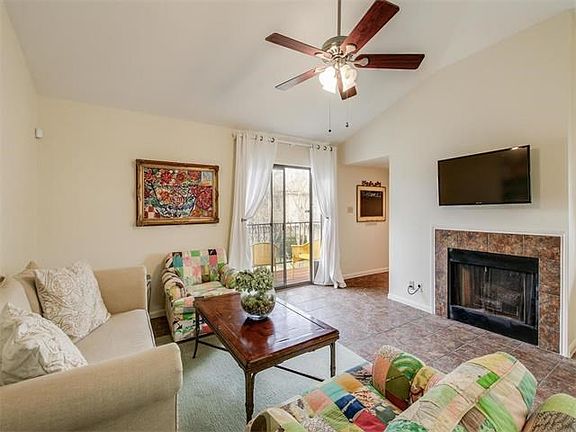 Family Room - TV conveys