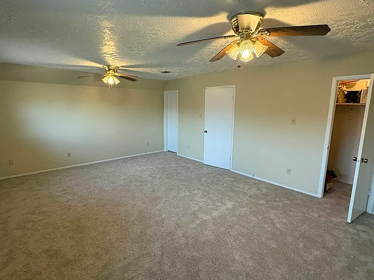 Spacious Gameroom/4th Bedroom