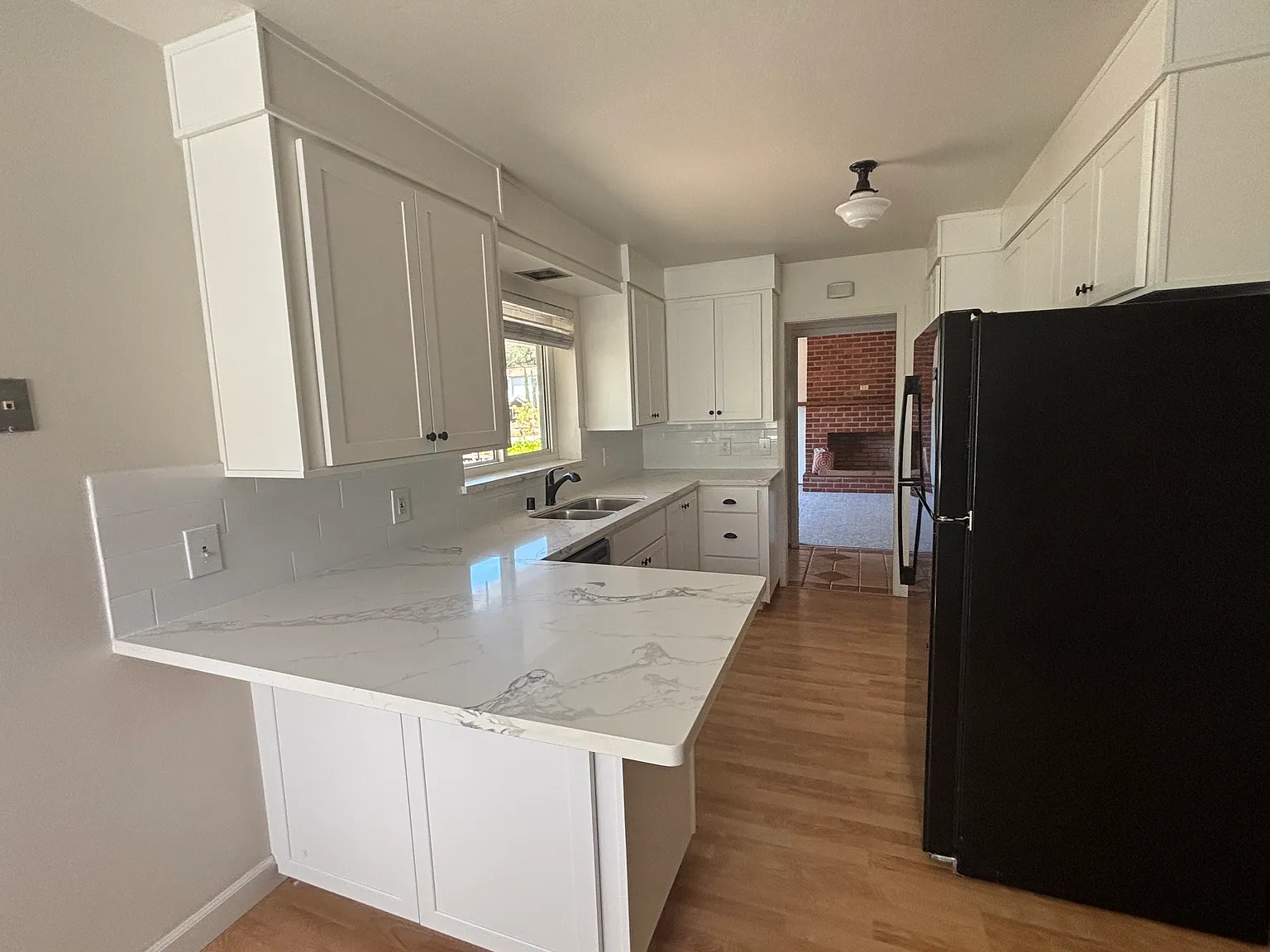 2 bed, 1300 sqft, $4,400 — Photo 3