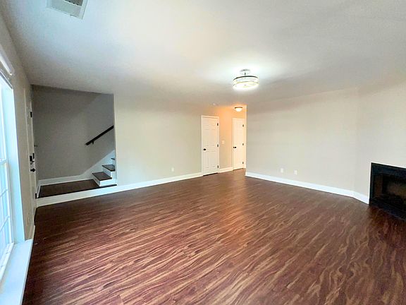 4th image of 1126 Maple Tree Ln