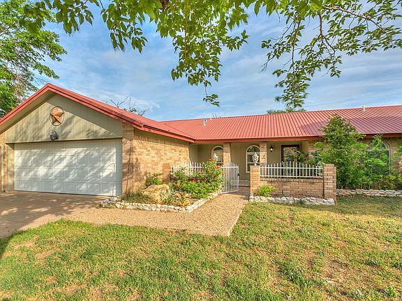 5th image of 206 Crestwood Dr