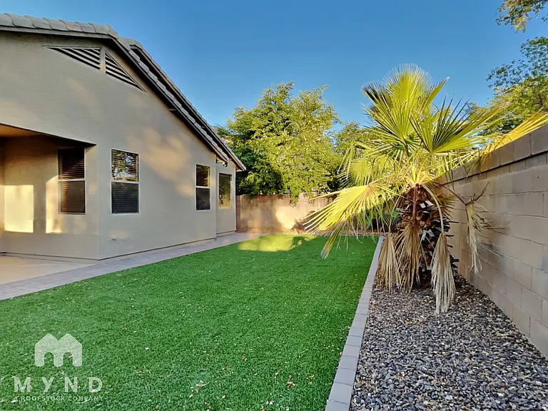 12206 W Lincoln St — Photo 29