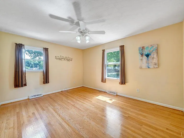 405 Oakland Cir — Photo 14