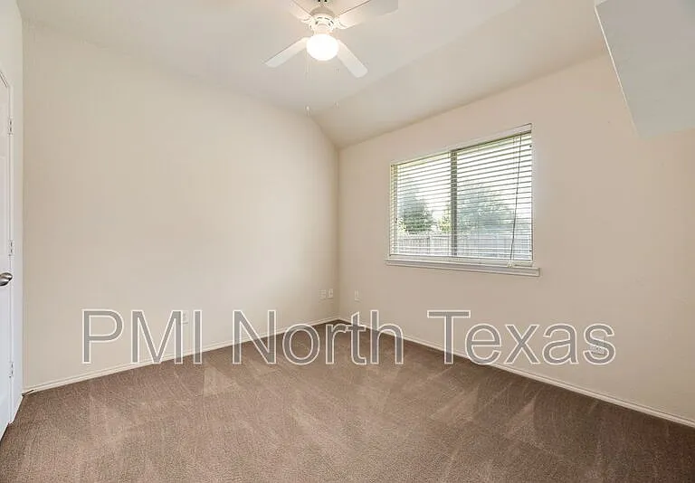 9705 Meadow Rue Dr — Photo 12
