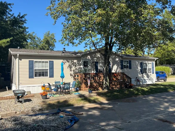 41 Coachman Dr, Monticello, IL 61856