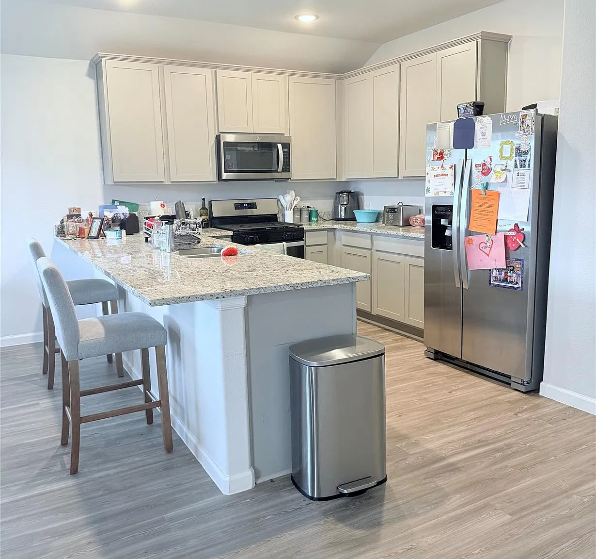 4 bed, 2.0 bath, 1694 sqft, $2,400 — Photo 4