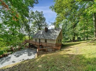 134 Naughright Rd, Long Valley, NJ 07853