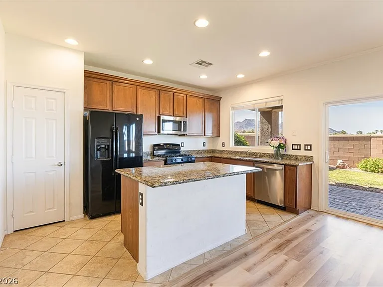 11204 Robin Park Ave — Photo 4