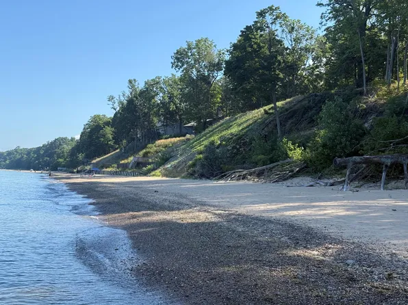 2268 Lakeshore Dr, Fennville, MI 49408