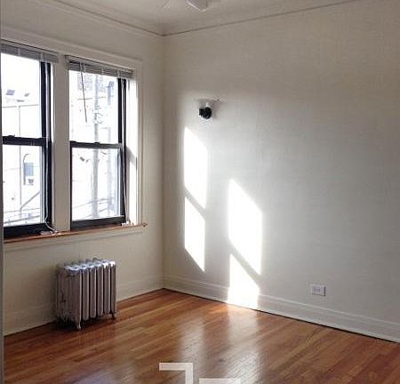 3rd image of 2044 W Berteau Ave #2