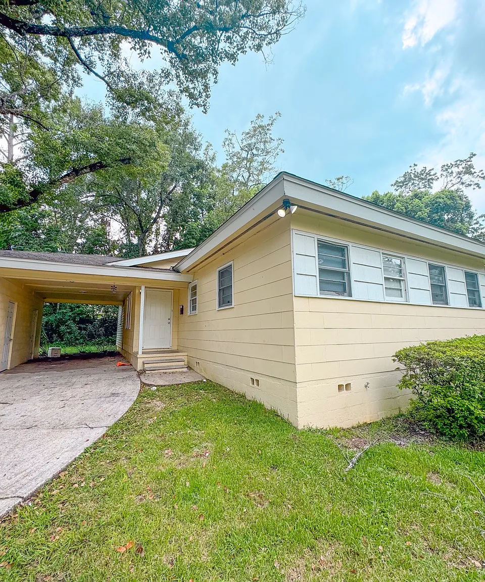 5 bed, $2,450 — Photo 1