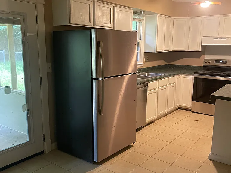 105 Valencia Cir — Photo 15