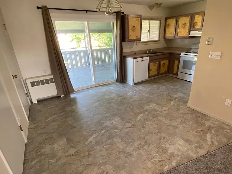 1410 Easy St — Photo 3