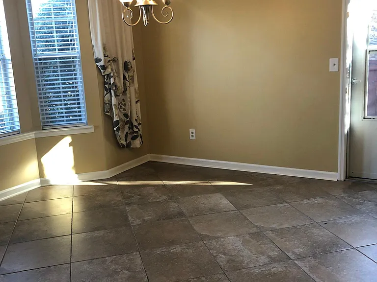 1001 Clifton Ln — Photo 13