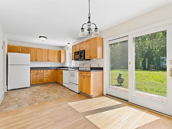 5th image of 9 Old Lowell Rd