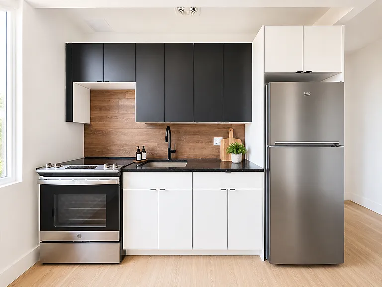 1665 Brooklyn Ave #5B — Photo 9