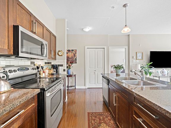 5th image of 2353 Marpole Ave #211