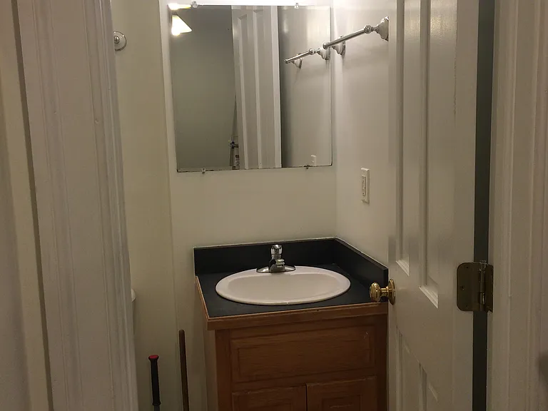 800 W Marshall St #2 — Photo 8