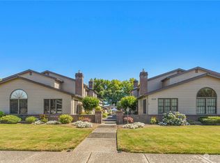 1111 Grover St APT 1B, Lynden, WA 98264