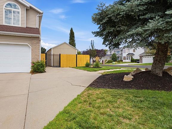 4th image of 2313 E Rockview Dr