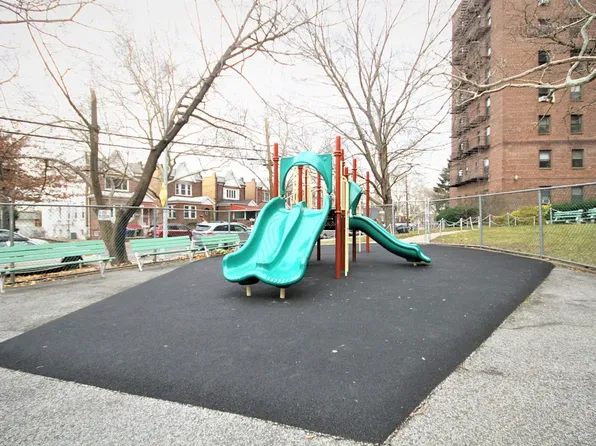 52-15 65th Place image 8 of 8