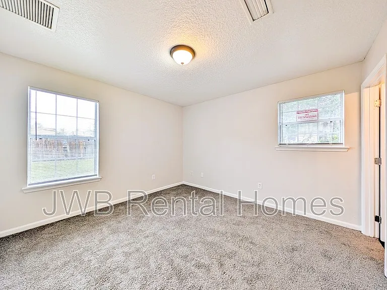 9315 1st Ave — Photo 8