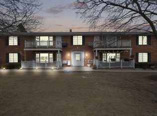 612 Laurel Lake Rd APT 8, Mequon, WI 53092