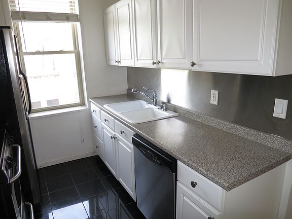 Kitchen with dishwasher