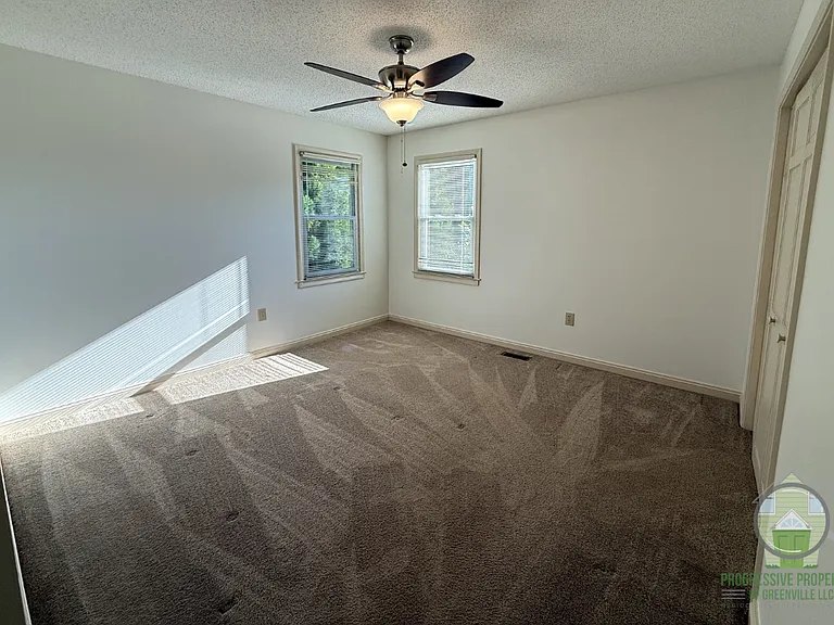 2071 Howlong Ave — Photo 11