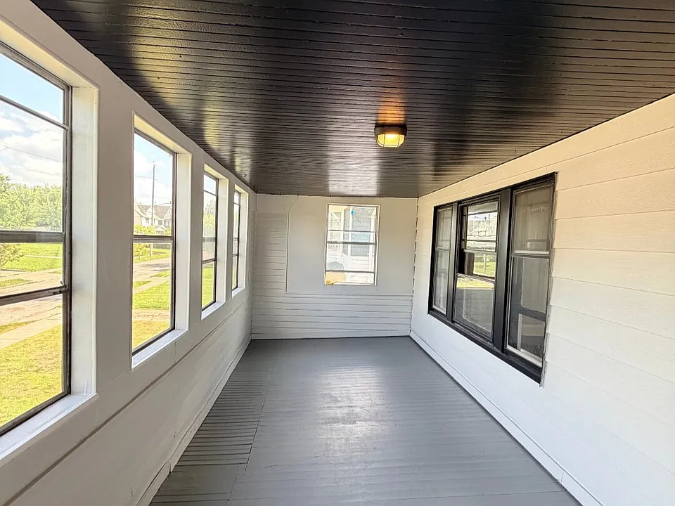 Building Photo 4