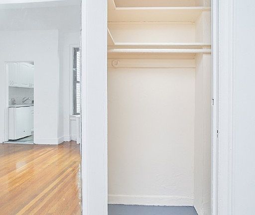 4th image of 135 E 50th St APT 9J