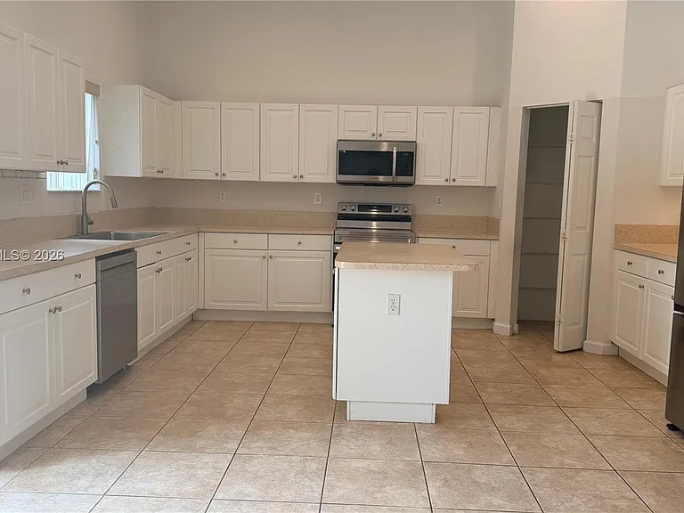 9468 SW 221st Ln — Photo 5