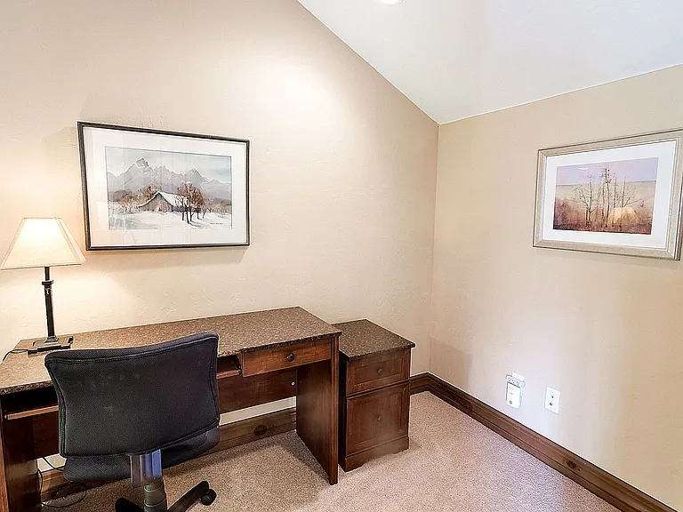44 Linden Ln — Photo 15