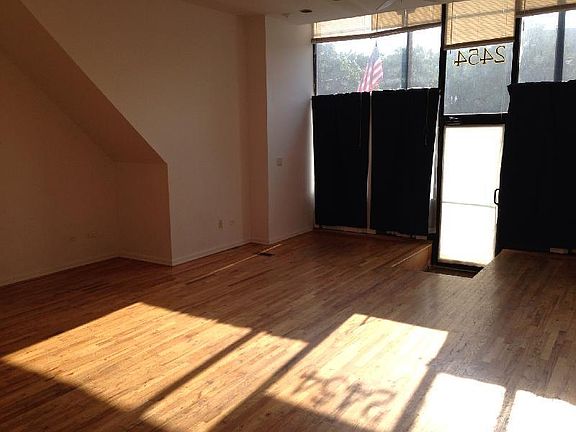 5th image of 2454 N Southport Ave #2K