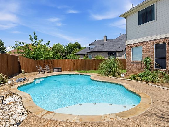 5th image of 613 Dorchester Ln