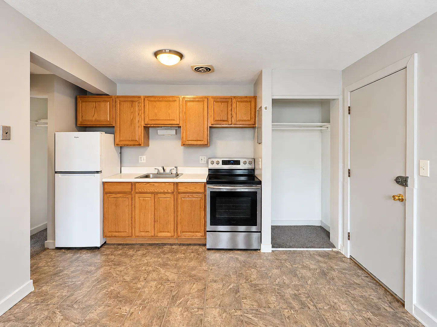 1 bed, 447 sqft, $2,100 — Photo 3