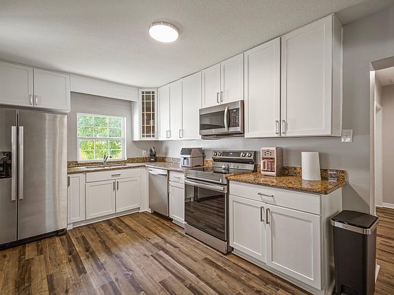 4th image of 2801 N 33rd St
